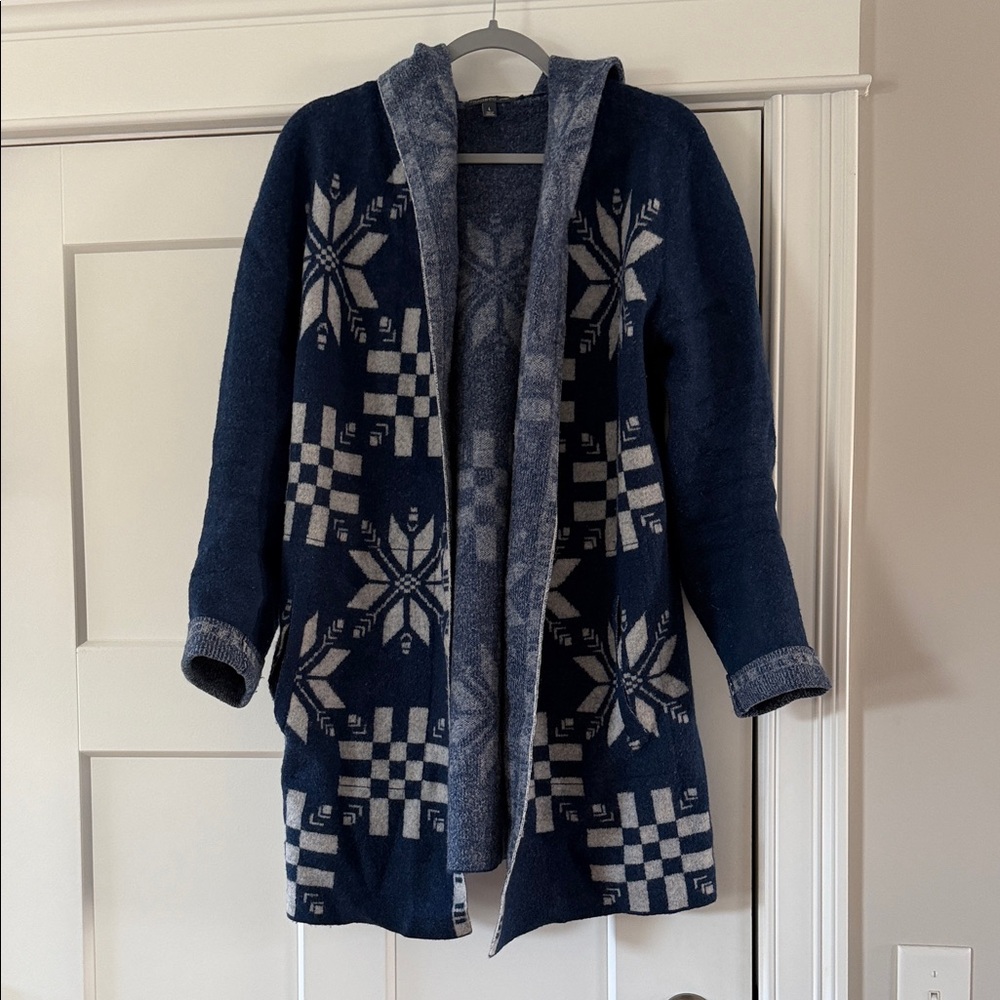 Toad&Co Merino Merritt Hoodie Navy and Gray Hooded Cardigan with Snowflakes